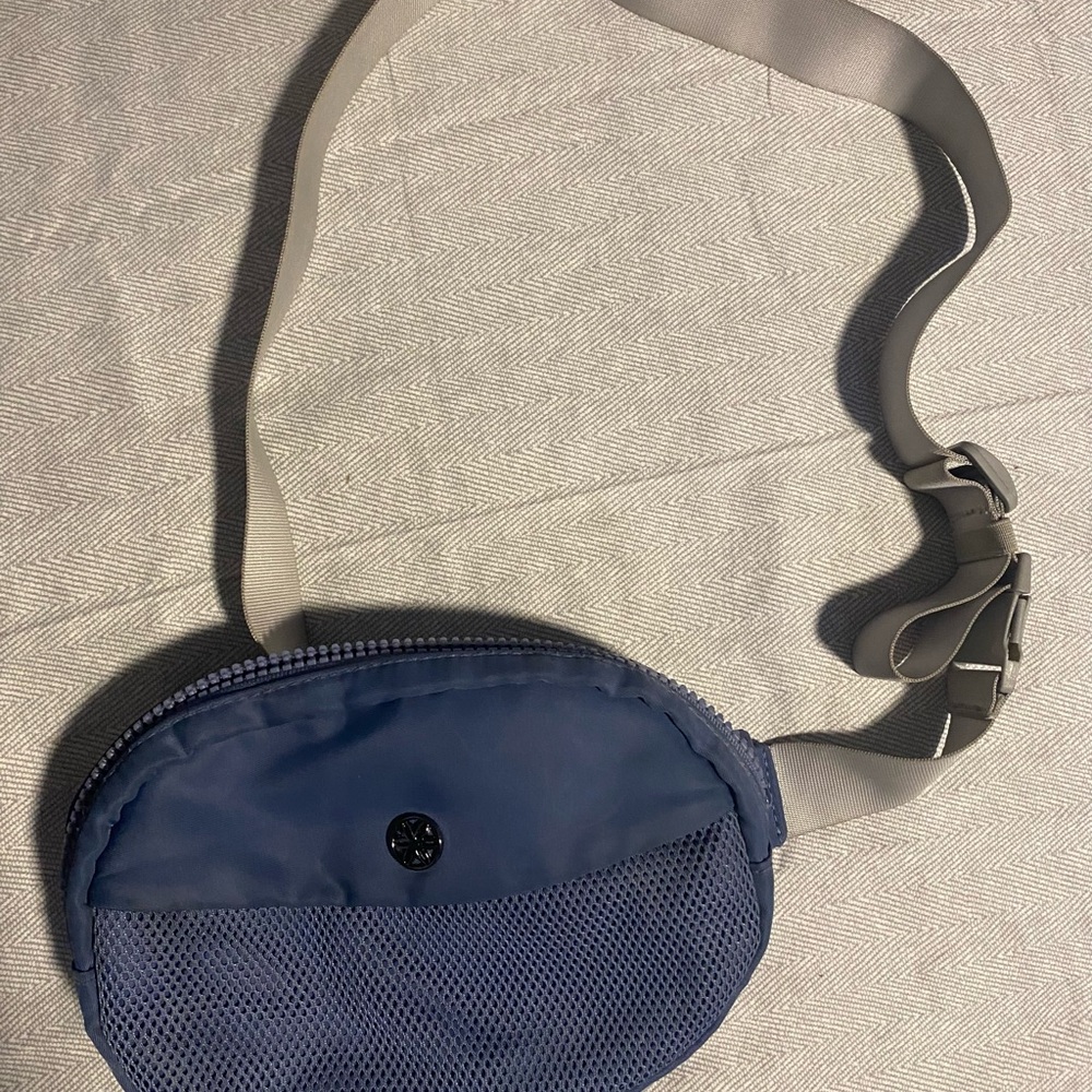 GAIAM Exercise Running Pack Fitness Fanny Waist Lavendar Purple Adjustable